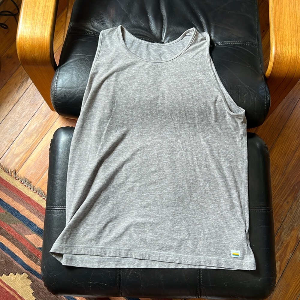 Men’s size medium Vuori tank top.